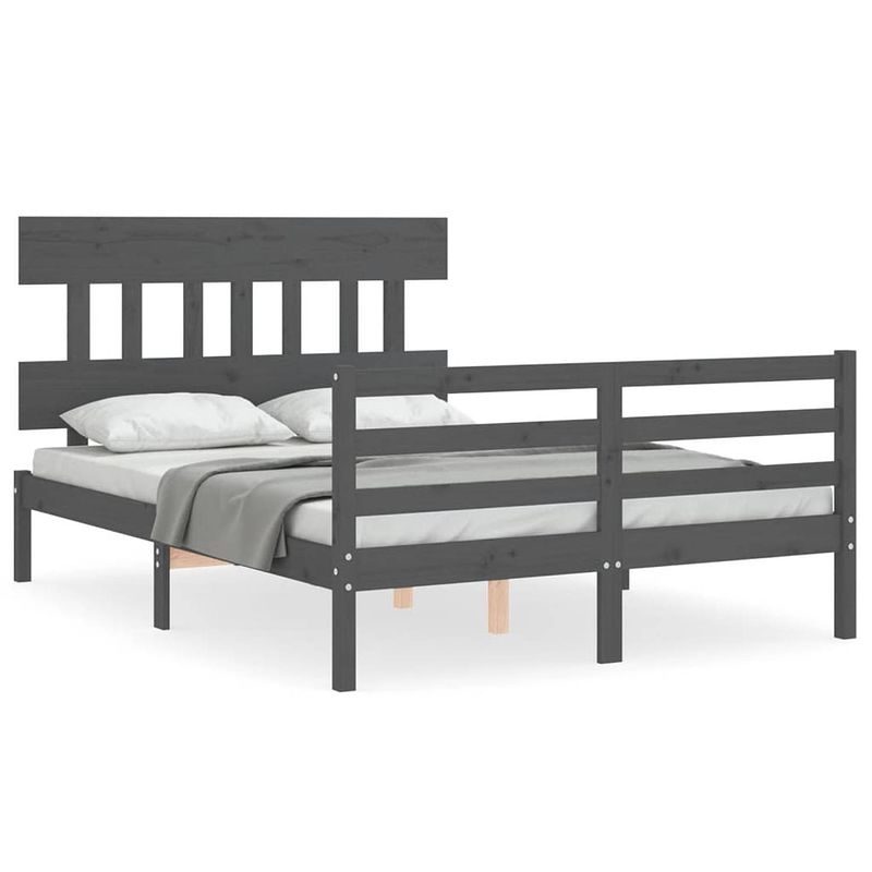 Foto van The living store bedframe - grenenhout - 195.5 x 145.5 x 81 cm - grijs