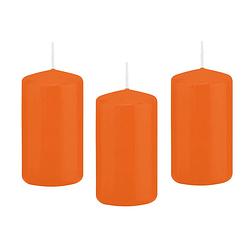 Foto van 8x oranje cilinderkaarsen/stompkaarsen 5 x 10 cm 23 branduren - stompkaarsen