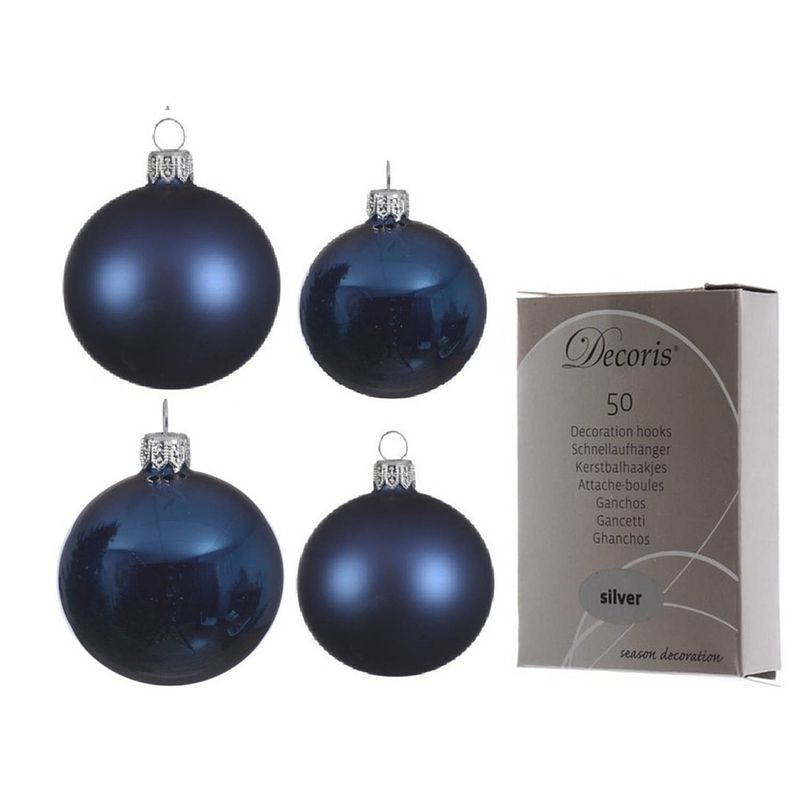 Foto van Glazen kerstballen pakket donkerblauw glans/mat 38x stuks 4 en 6 cm inclusief haakjes - kerstbal