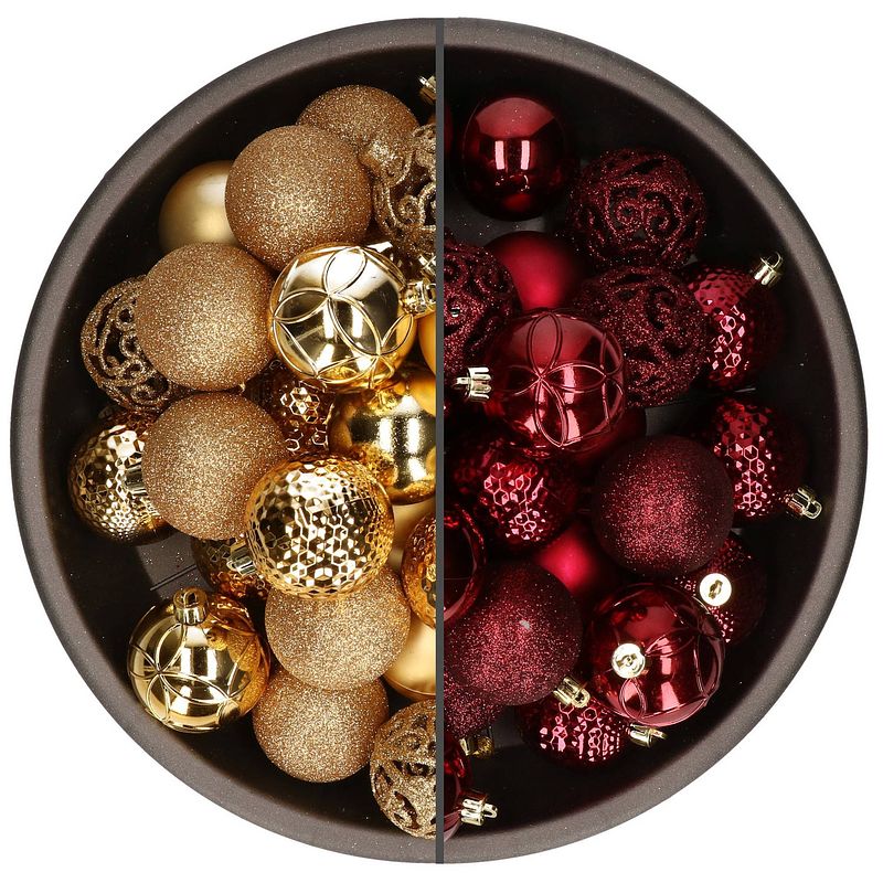 Foto van 74x stuks kunststof kerstballen mix donkerrood en goud 6 cm - kerstbal