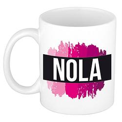 Foto van Naam cadeau mok / beker nola met roze verfstrepen 300 ml - naam mokken