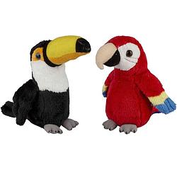 Foto van Tropische vogels pluche knuffels 2x stuks - rode macaw papegaai en toekan van 15 cm - vogel knuffels