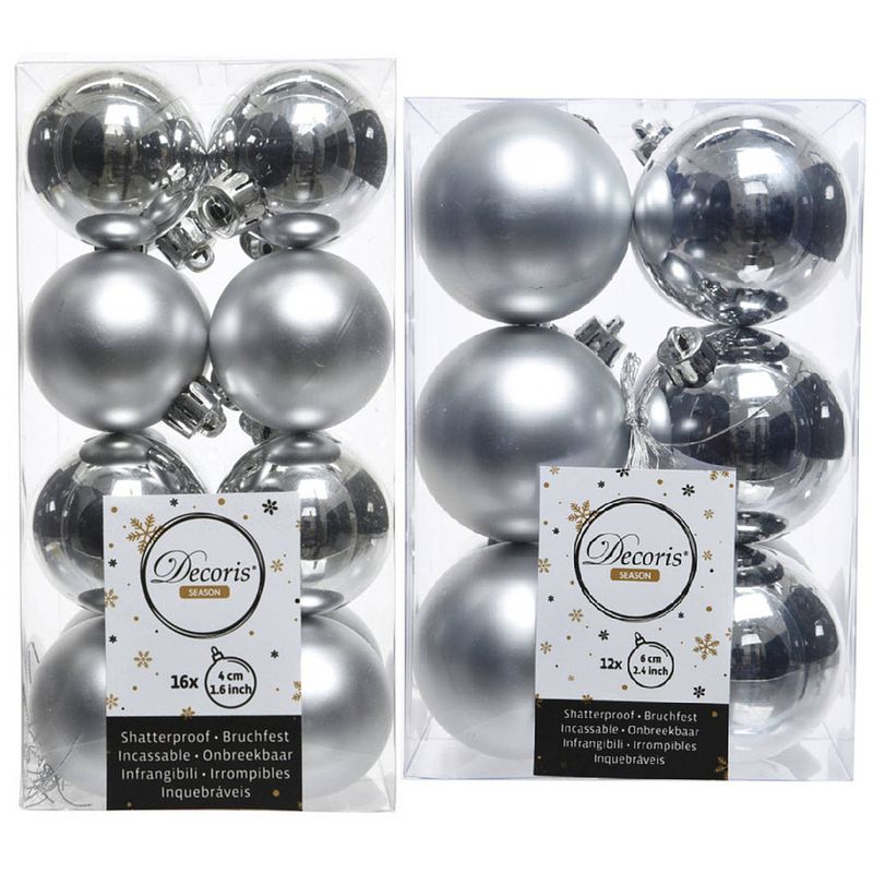 Foto van Kerstversiering kunststof kerstballen zilver 4-6 cm pakket van 40x stuks - kerstbal