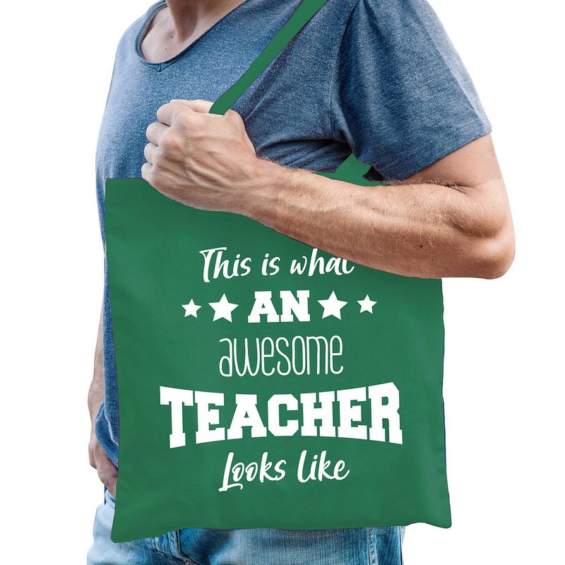 Foto van Bellatio decorations cadeau tas meester - katoen - groen -this is what an awesome teacher looks like - feest boodschappe