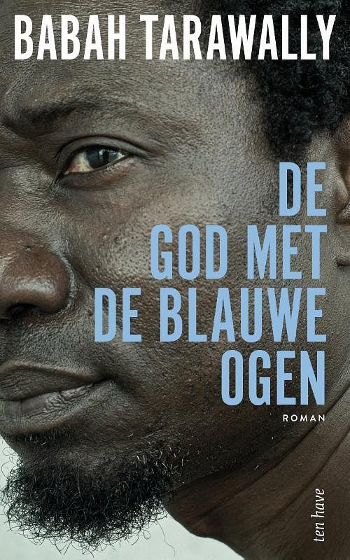 Foto van De god met de blauwe ogen - babah tarawally - paperback (9789025912154)