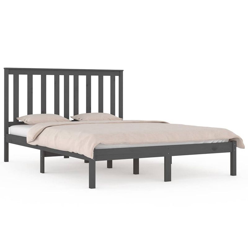 Foto van The living store bedframe - massief grenenhout - 195.5 x 145.5 x 31 cm - grijs