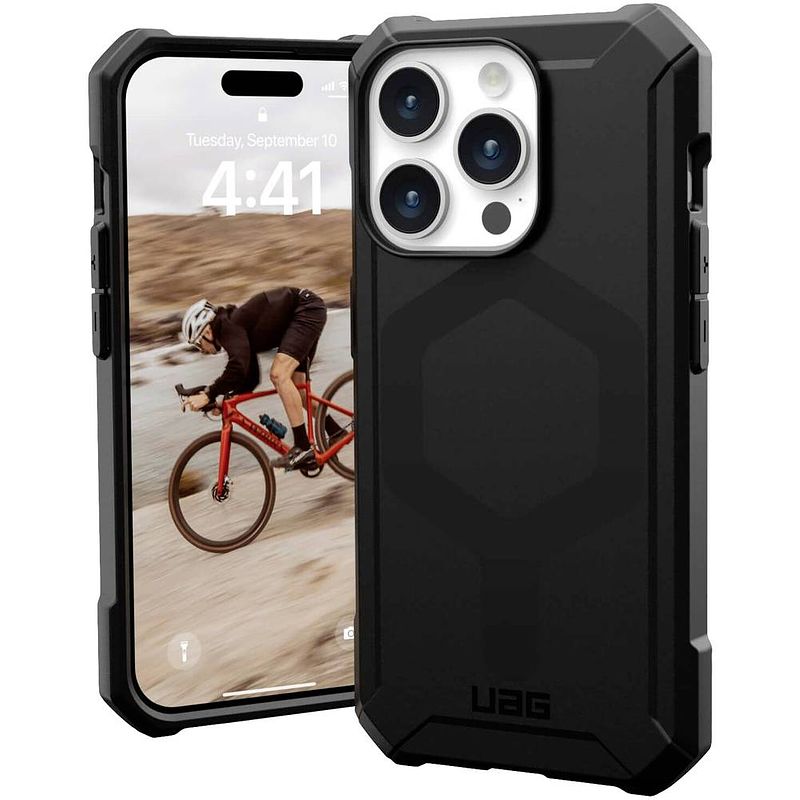 Foto van Urban armor gear essential armor magsafe backcover apple iphone 15 pro zwart