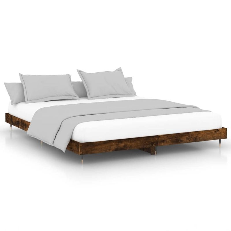 Foto van The living store bedframe - gerookt eiken - multiplex lattenbodem - 203x123x20 cm - zonder matras