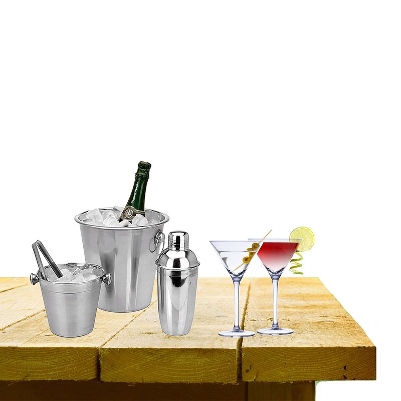 Foto van Complete bar set met 4x martini cocktailglazen en cocktailshaker - cocktailglazen