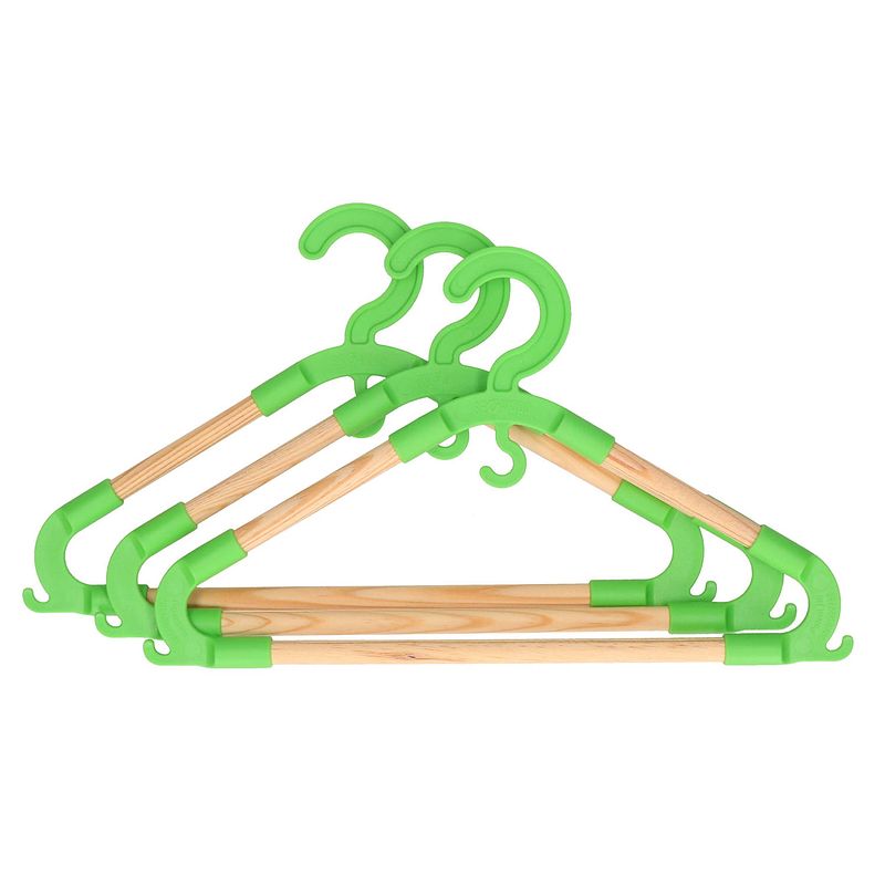 Foto van Storage solutions kledinghangers voor kinderen - 3x - kunststof/hout - groen - sterke kwaliteit - kledinghangers