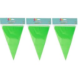 Foto van Party vlaggenlijn - 3x - binnen/buiten - plastic - groen - 600 cm - 25 vlaggetjes - vlaggenlijnen