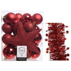 Foto van Kerstversiering kerstballen 5-6-8 cm met ster piek en sterren slingers pakket rood van 35x stuks - kerstbal