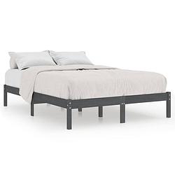 Foto van The living store bedframe - grenenhout - 205.5 x 125.5 x 31 cm - grijs - matras niet inbegrepen