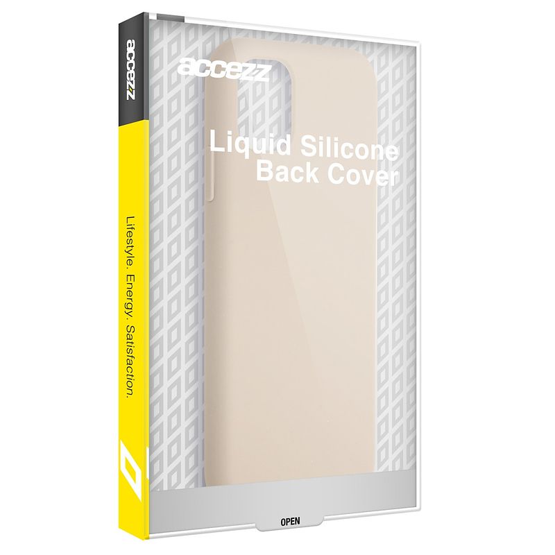 Foto van Accezz liquid silicone backcover met magsafe iphone 16 telefoonhoesje beige