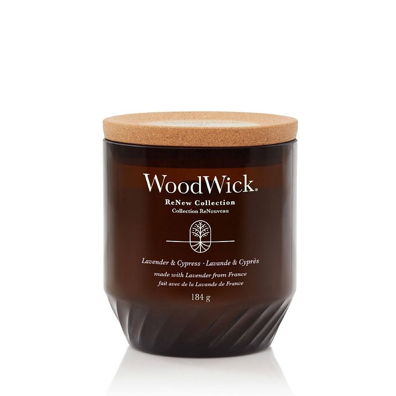Foto van Woodwick geurkaars medium - renew - lavender & cypress - 9.5 cm / ø 8 cm