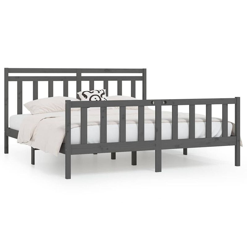 Foto van Vidaxl bedframe massief grenenhout grijs 180x200 cm 6ft super king