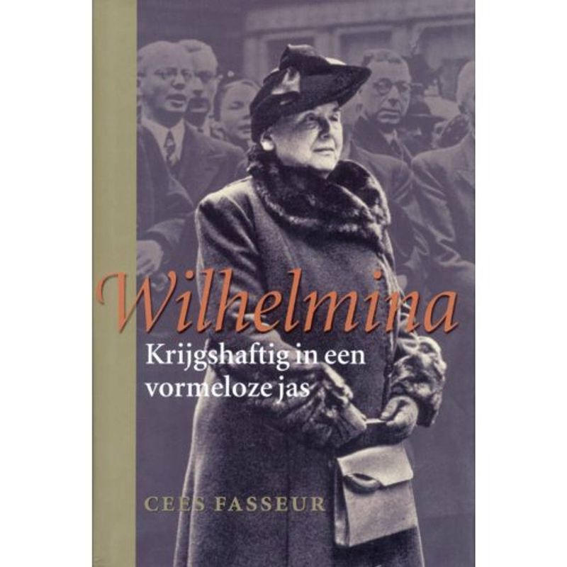 Foto van Wilhelmina / krijgshaftig in een vormeloze jas