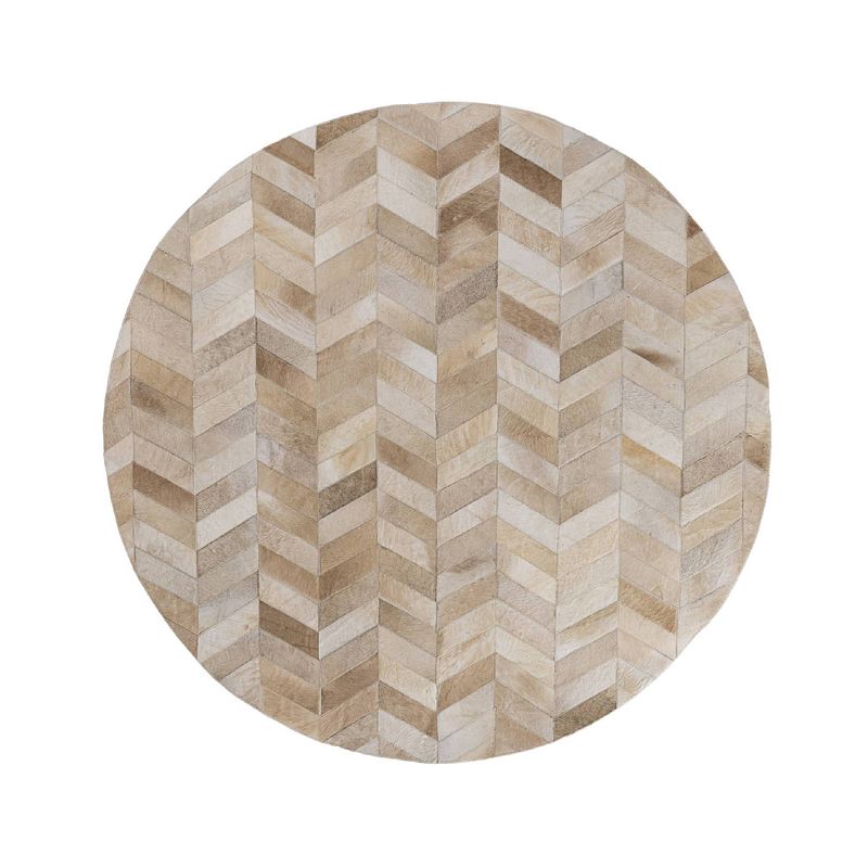 Foto van Ptmd joanne beige cowhair patchwork carpet round s