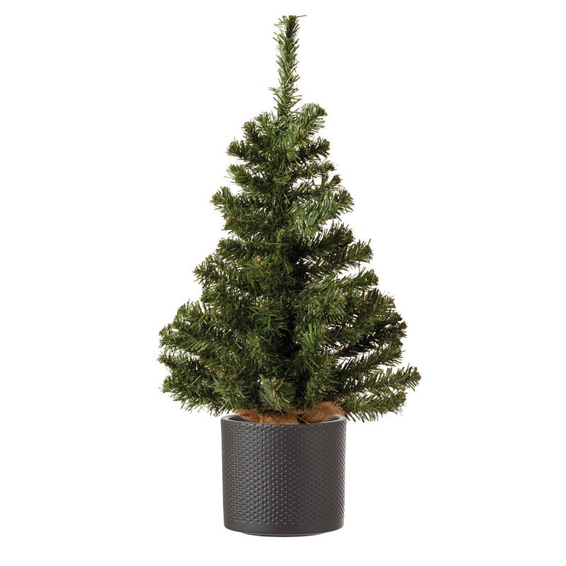 Foto van Volle mini kerstboom groen in jute zak 60 cm inclusief donkergrijze pot - kunstkerstboom