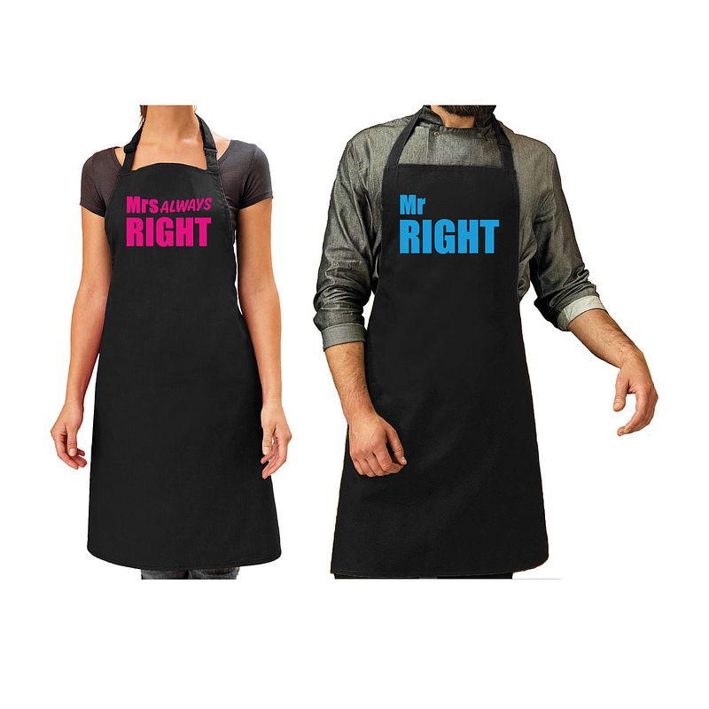 Foto van Mr right en mrs always right cadeau schorten set zwart en blauw/roze volwassenen - cadeau bruiloft - feestschorten