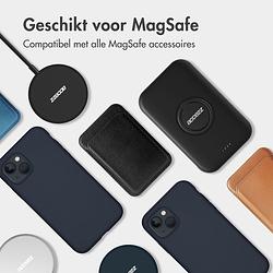 Foto van Accezz liquid silicone backcover met magsafe iphone 15 pro max telefoonhoesje blauw