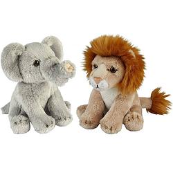 Foto van Safari dieren serie pluche knuffels 2x stuks - olifant en leeuw van 15 cm - knuffeldier