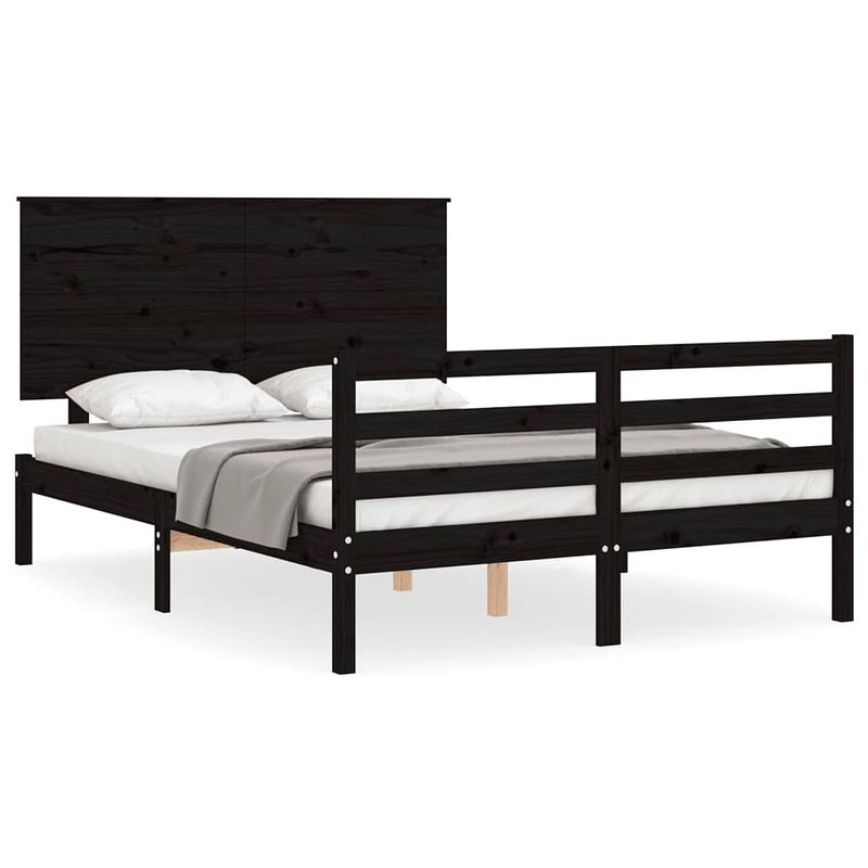 Foto van The living store bedframe - massief grenenhout - zwart - 195.5 x 145.5 x 82.5 cm - met multiplex lattenbodem