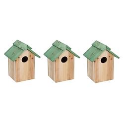 Foto van 3x houten vogelhuisje/nestkastje met groen dak 24 cm - vogelhuisjes