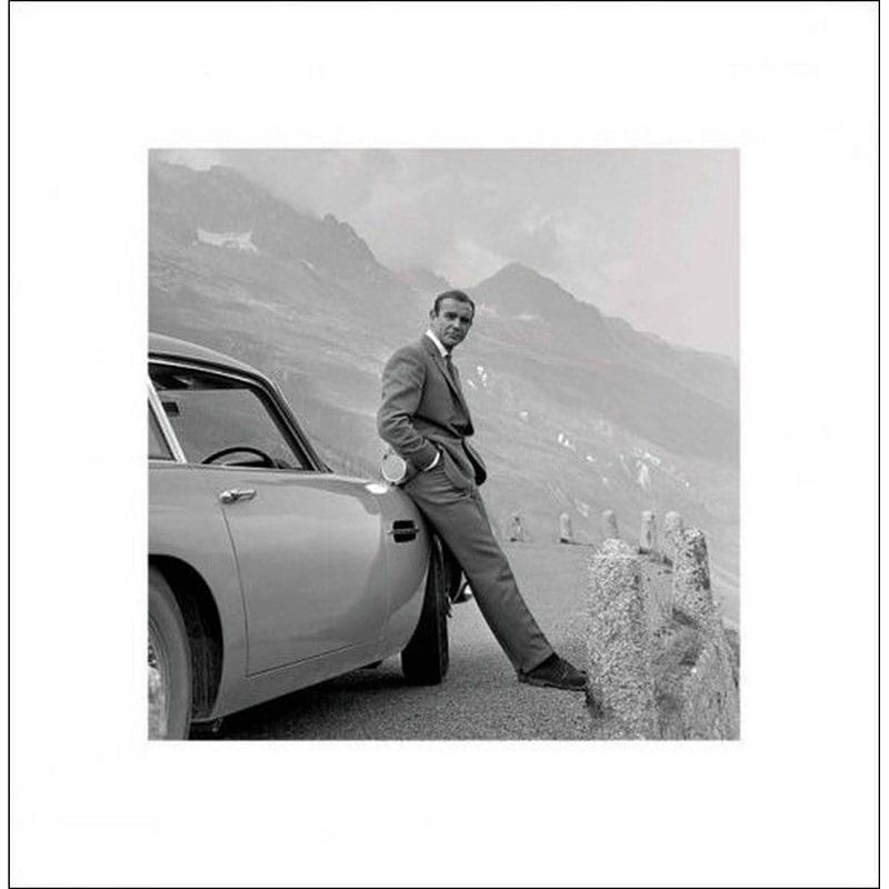 Foto van Pyramid james bond aston martin kunstdruk 40x40cm