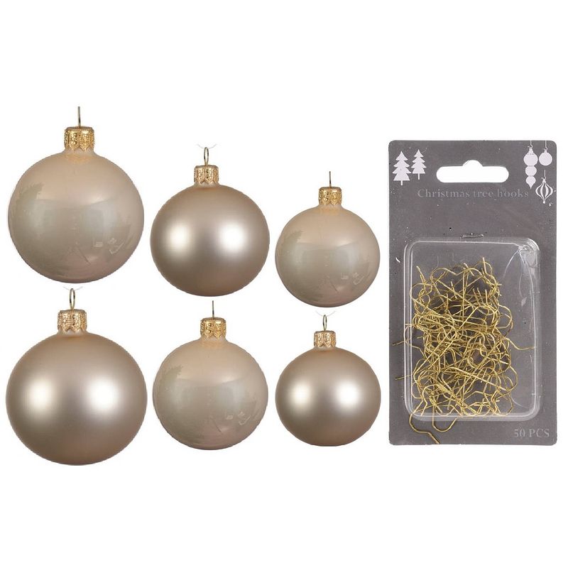 Foto van Groot pakket glazen kerstballen 50x champagne glans/mat 4-6-8 cm incl haakjes - kerstbal