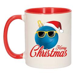 Foto van Merry christmas kerstcadeau kerstmok rood kerstbal blauw met kerstmuts 300 ml - bekers