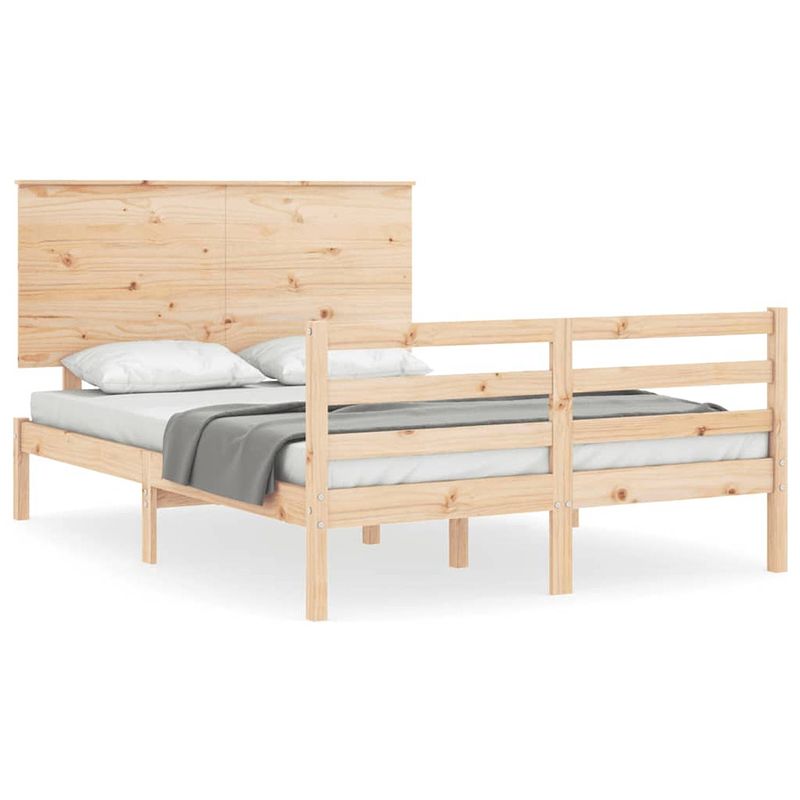 Foto van The living store massief grenen houten bedframe - 205.5 x 125.5 x 82.5 cm - onbehandeld - matras niet inbegrepen