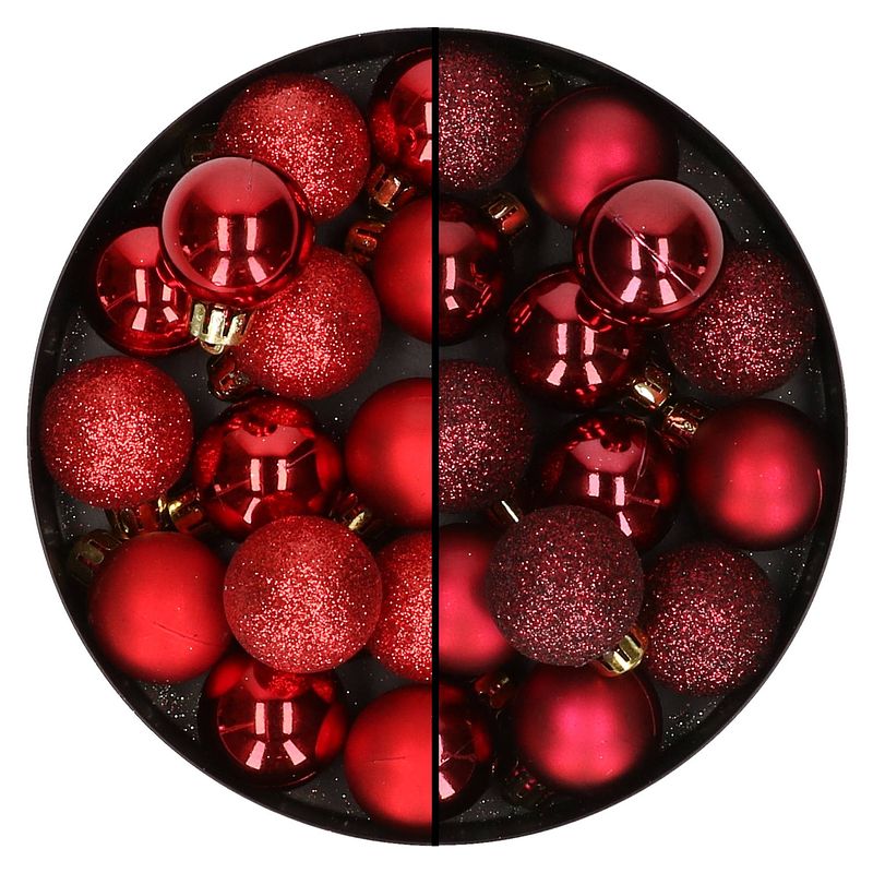 Foto van 28x stuks kleine kunststof kerstballen bordeaux rood en rood 3 cm - kerstbal