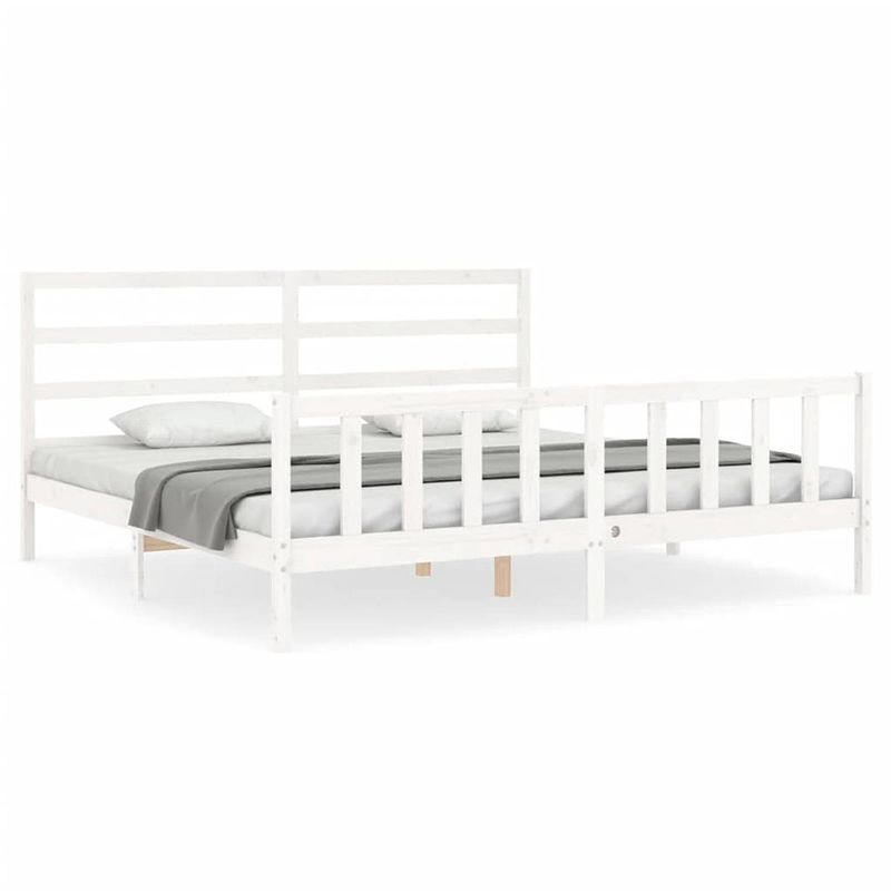 Foto van The living store massief grenenhouten bedframe - wit - 205.5 x 205.5 x 100 cm - multiplex lattenbodem