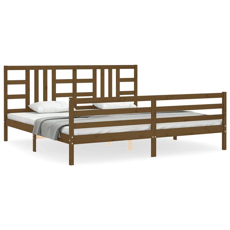 Foto van The living store bedframe massief grenen - multiplex lattenbodem - 205.5 x 205.5 x 100 cm - honingbruin