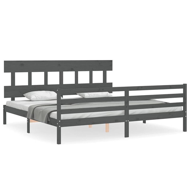 Foto van The living store bed frame - grenenhout - 205.5 x 205.5 x 81 cm - grijs