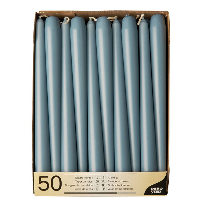 Foto van 50x stuks dinerkaarsen ijs blauw 25 cm - dinerkaarsen