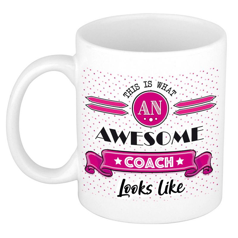 Foto van Bellatio decorations cadeau koffiemok voor een awesome coach - roze - keramiek - 300 ml - feest mokken