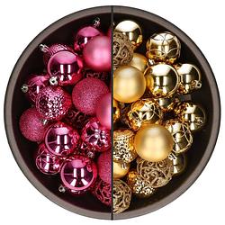 Foto van 74x stuks kunststof kerstballen mix van goud en fuchsia roze 6 cm - kerstbal