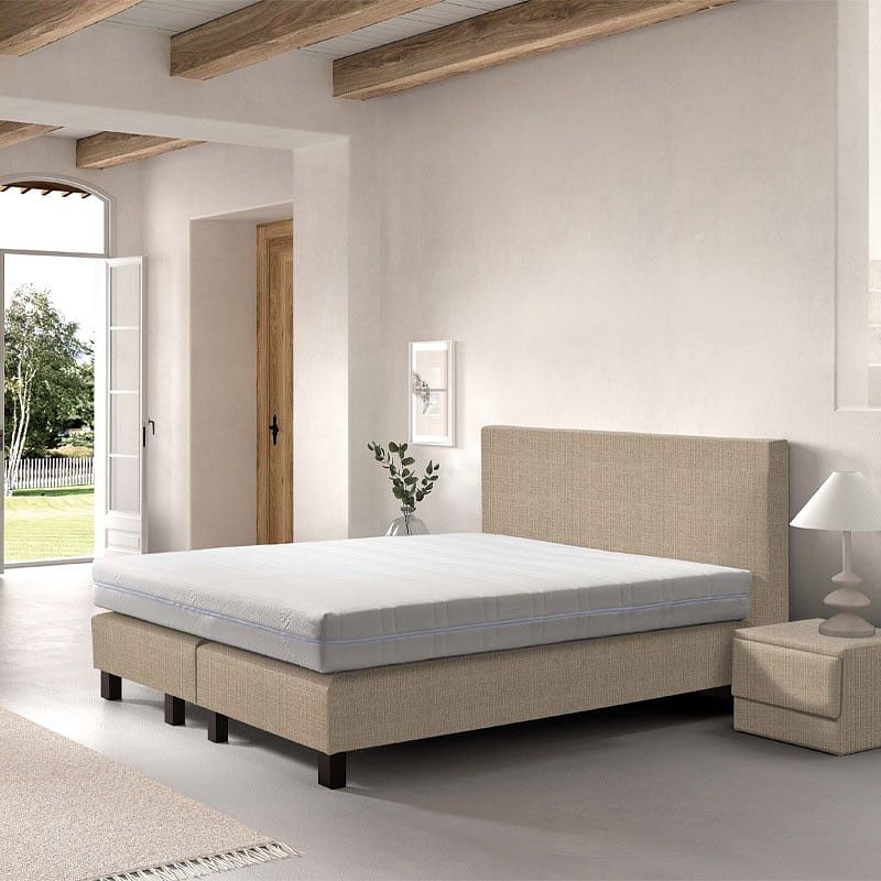 Foto van 2-persoons boxspring cloud chill - beige 180x200 cm - pocketvering - inclusief topper - dekbed-discounter.nl