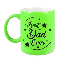 Foto van Best dad ever cadeau koffiemok / theebeker neon groen 330 ml - feest mokken