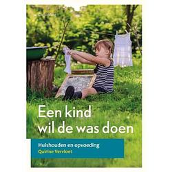 Foto van Een kind wil de was doen