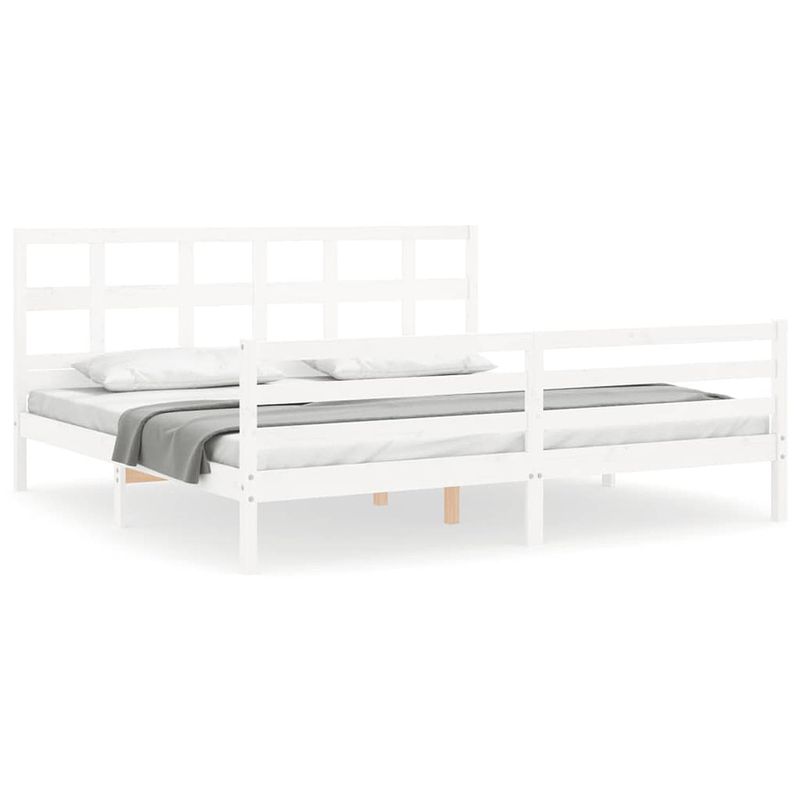 Foto van The living store massief grenenhouten bedframe - wit - 205.5 x 205.5 x 100 cm - multiplex lattenbodem