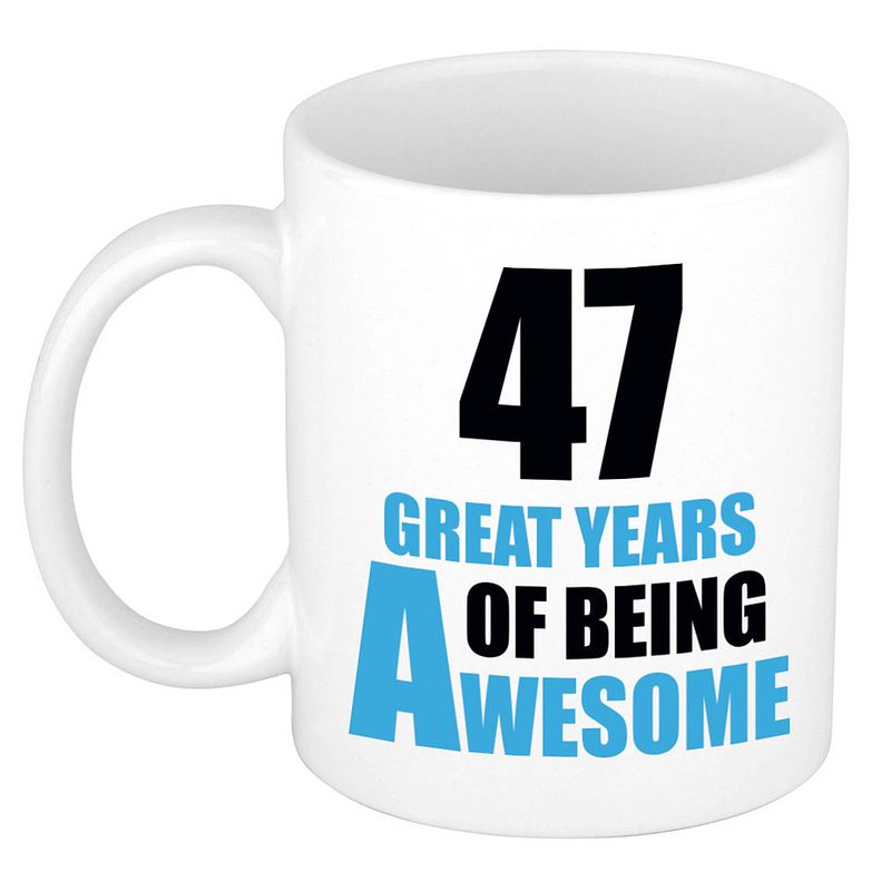 Foto van 47 great years of being awesome cadeau mok / beker wit en blauw - feest mokken