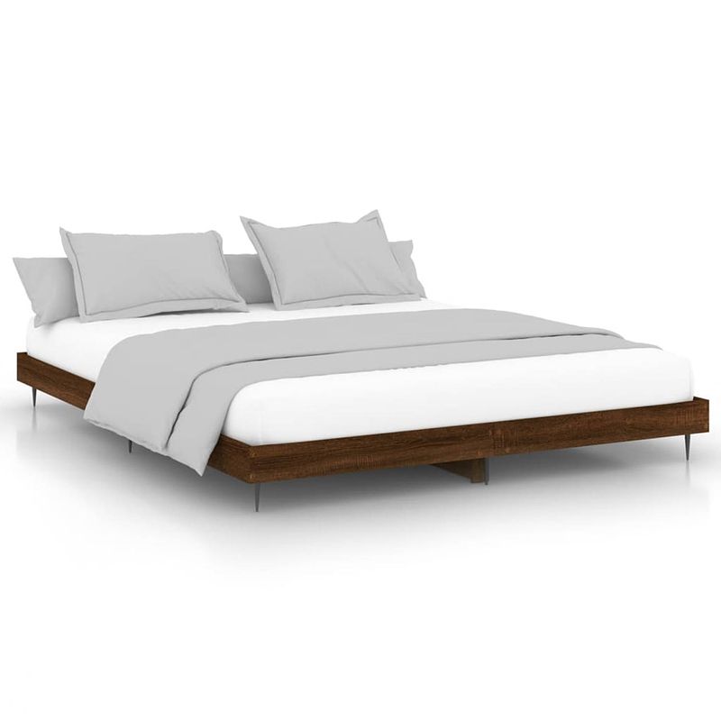 Foto van The living store bedframe bruineiken 203 x 183 x 20 cm - duurzaam hout - metalen poten - multiplex lattenbodem