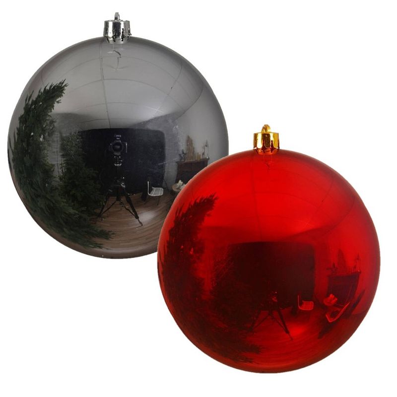 Foto van 2x stuks grote kerstballen van 20 cm glans van kunststof rood en zilver - kerstbal