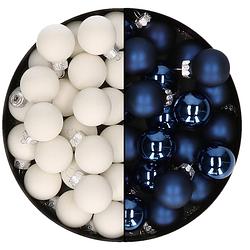 Foto van Mini kerstballen - 48x st - donkerblauw en satijn wit - 2,5 cm - glas - kerstbal