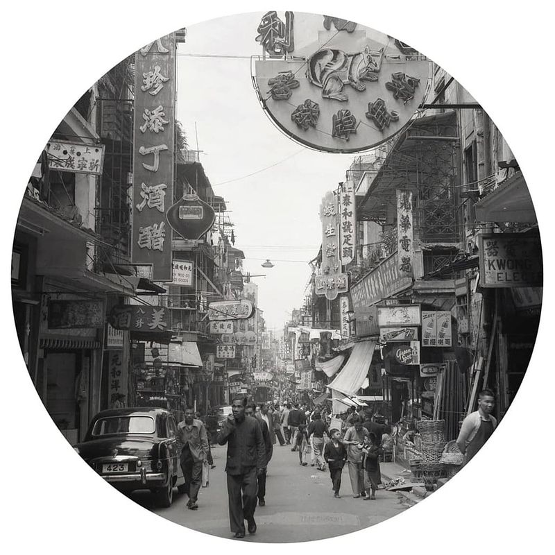 Foto van Wallart behangcirkel hong kong the old days 190 cm