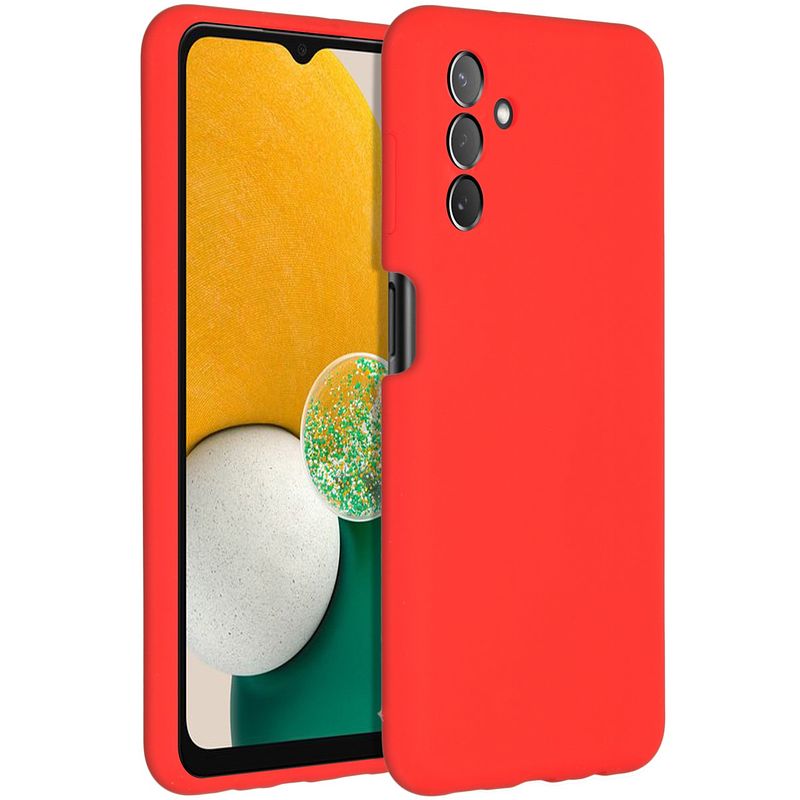 Foto van Accezz liquid silicone backcover voor samsung galaxy a13 (5g) / a04s telefoonhoesje rood