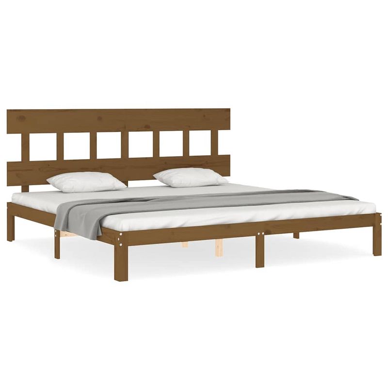 Foto van The living store bedframe - massief grenenhout - honingbruin - 203.5 x 203.5 x 81 cm - geschikte matras- 200 x 200 cm